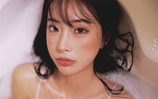 芭比视频app安装免费版：一款年轻男女都喜欢的手机直播免费看神器