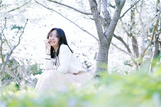 简易视频app破解版1 7 8：一款每当你在午夜枯燥无趣的时候就可以免费追剧的视频播放神器