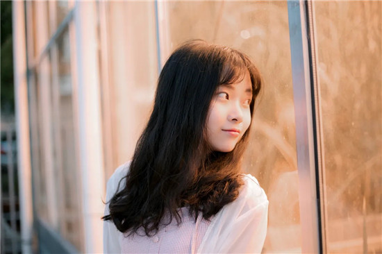 简易视频破解版官方下载：一款有着当下非常流行的手机视频免费看播放器